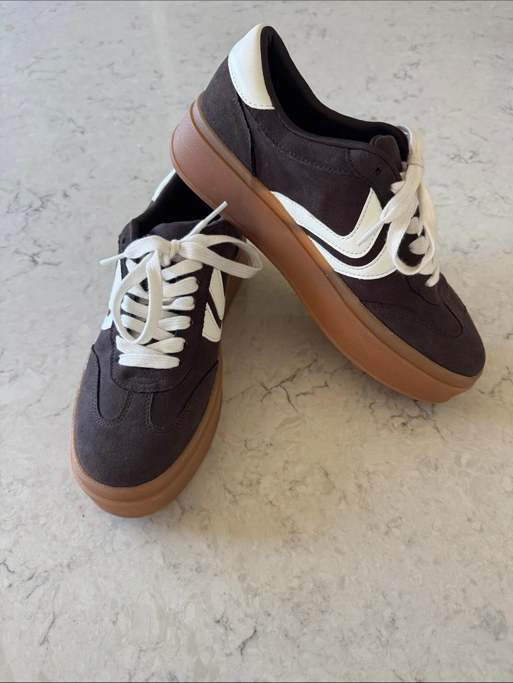 NWOT Madden NYC Platform Sneakers in Chocolate Brown with White Stripe women’s 9